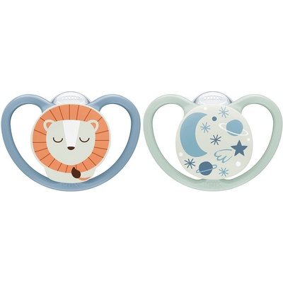 Nuk биберон залъгалка силикон 18-36мес. 2бр. Space Night светеща, Лъв + кутийка за съхранение и стерилизация в микровълнова (10177212)