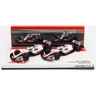 Minichamps Haas F1 Set 2x Vf-22 Ferrari Team Haas N 20 5th Bahrain Gp 2022 Kevin Magnussen + N 47 Bahrain Gp 2022 Mick Schumacher Bílá Černá Červená 1:43