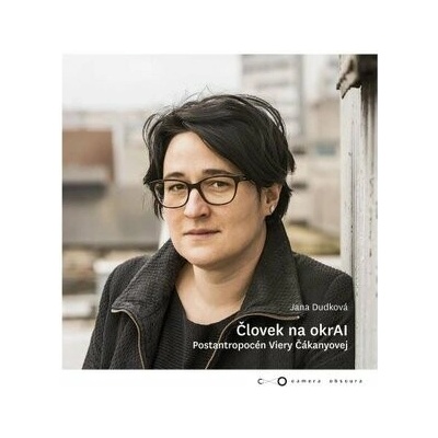 Človek na okrAI