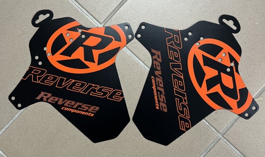 Reverse MudGuard Logo