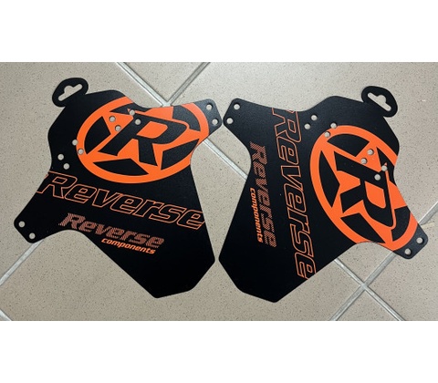 Reverse MudGuard Logo