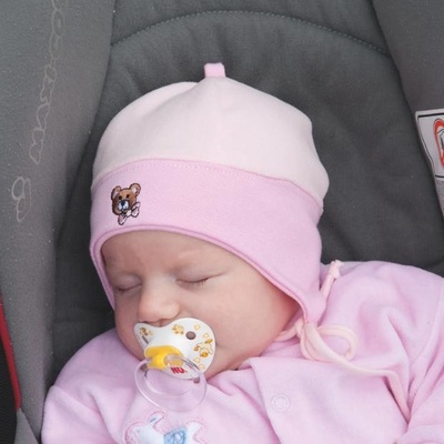 Karpet Dojčenská čiapka kombinovaná úplet s fleece a výšivkou