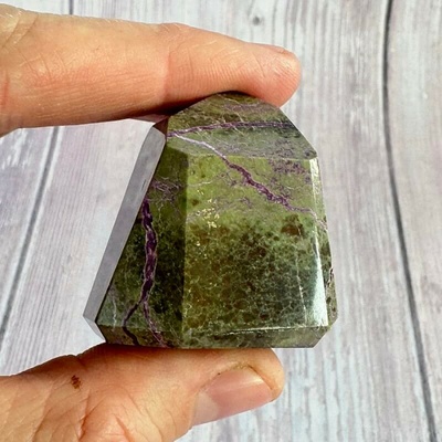 Nefertitis Stichtit špice - obelisk 20 NF51214 - cca 4,3 x 4,7 cm, 78 g