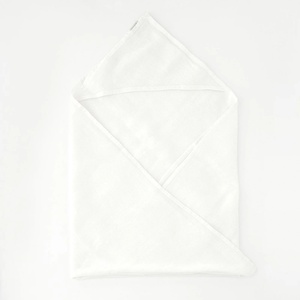 Linen Tales Детска бяла кър а с качулка Linen Tales Waffle, 70 x 70 cm (LTK-THOW-70x70-W)