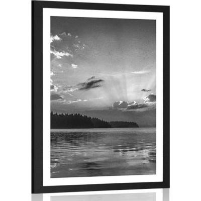 Plakát s paspartou odraz horského jezera v černobílém provedení - 40x60 no frame