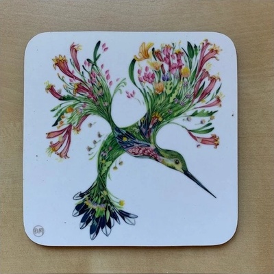 The DM Collection UK Tácek pod sklenici Hummingbird kolibřík 9x9cm