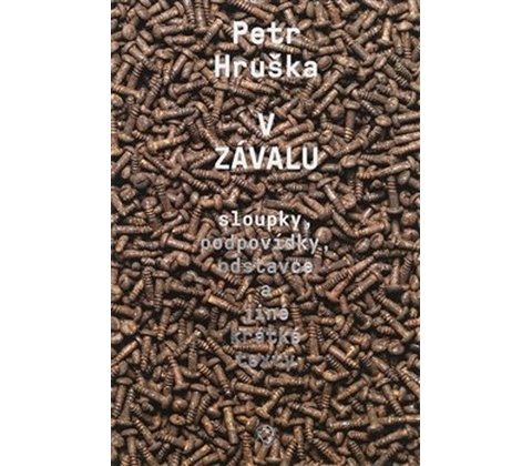 V závalu