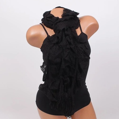 Елегантен дамски шал в черно с къдрици