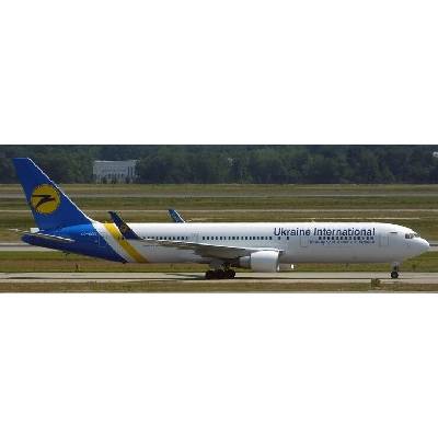 Phoenix B767-33AERWL Ukraine Internatinal Airlines 1990s Colors 1:400