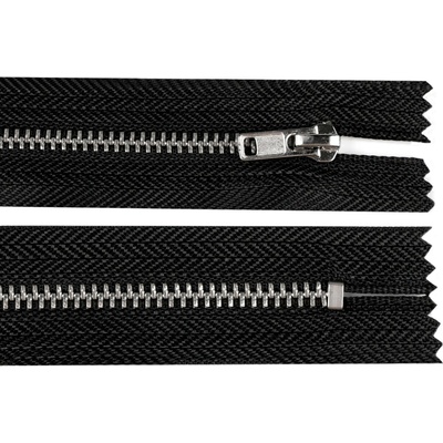 Kovový zip No 4 délka 18 cm kalhotový se stříbrnými zoubky - černá