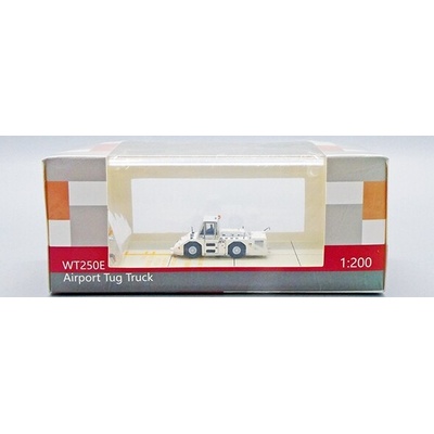 JC Wings JAL Komatsu WT250E Towing Tractor 1:200
