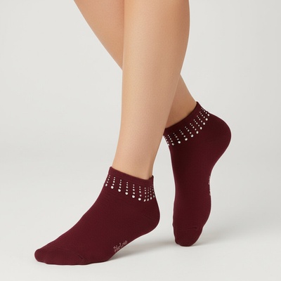 Къси чорапи в цвят бордо с декорация - камъчета