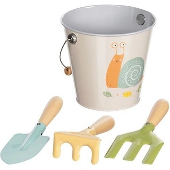 Goki Vedro so záhradným náradím