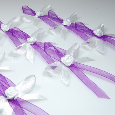 Svatební vývazky s růžičkou - bílá, fialová (1 ks)