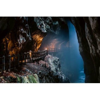 DIMEX ART s. r. o Флизелинов фототапет пещерен коридор 375 x 250 см