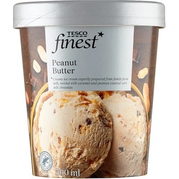 Tesco Finest Mléčný mražený krém arašídový s karamelovou polevou a kousky arašídů 500 ml