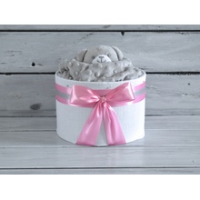 TortaNEtorta Mini plienková torta s uspávacím medvedíkom Ružova stuha a náplň pre dievčatko Korpus plienkovej torty: Tetra plienka Bábätko sa ešte nenarodilo