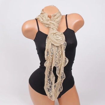 Image 1 of Дантелен шал в бежово с роза