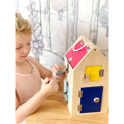 Small Foot Activity Board domček so zámkami veľký