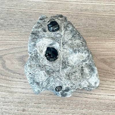 Nefertitis Obsidián Apačská slza v matrixu USA 72 NF64484 - cca 2,1 cm, 593 g