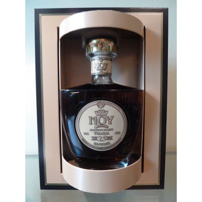 Noy Tirakal 25y 40% 0,7 l (kazeta)