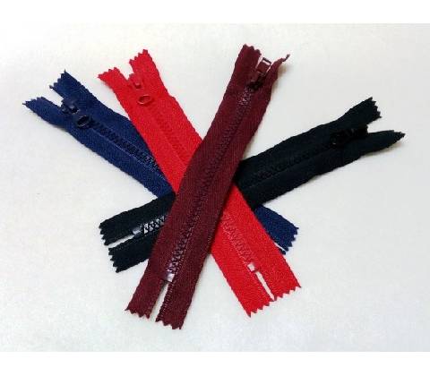 Zip kostěný 20 cm