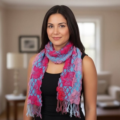 Дамски зимен шал в светлосиньо с розови цветя