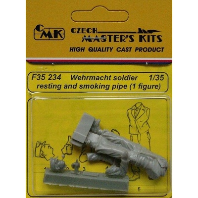 CMK Wehrmacht soldier resting and smoking pipe 1 fig 1:35