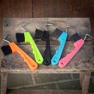 Háček na kopyta s kartáčkem hrot šroubováku – Sleviste.cz