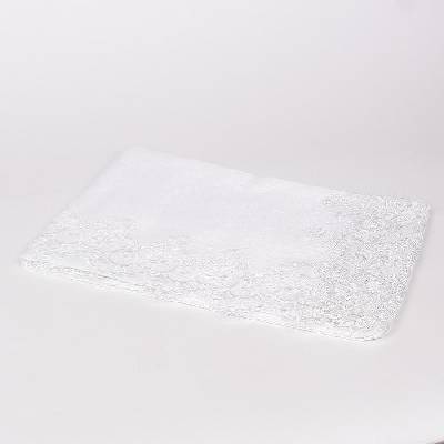 Покривка за маса в бяло с нежна плетена дантела 180/270