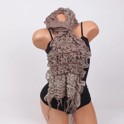 Стилен шал с набран ефект в цвят мока