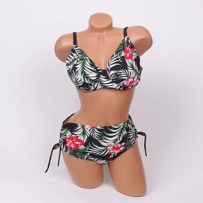 Черен бански с цветя и листа - чашка e/f