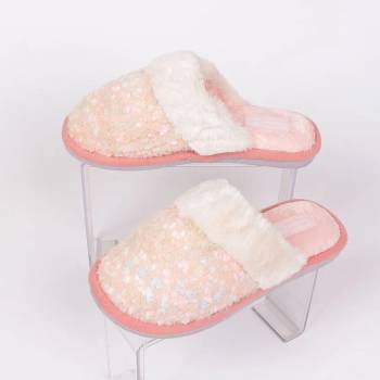 Image 1 of Светлооранжеви пухкави пантофи с точки