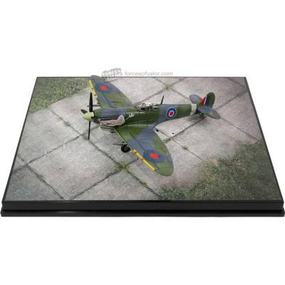Forces of Valor Spitfire Mk. IX MK 210 Tolly Hello Gustav E. Lundquist Test Pilot for the USAAF Long Range Experimental 1:72