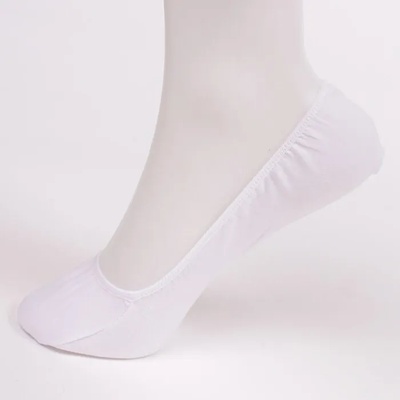Нежни чорапи тип терлик в бял цвят