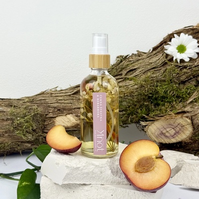 KNOT Soy Candle bytová vůně Černá švestka a Rebarbora 180 g