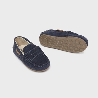 Mayoral Кожени мокасини в тъмно синьо за бебе момче Майорал