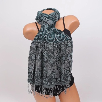 Дамски шал с ефектен десен в черно, бяло и петролено