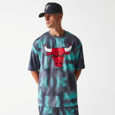 New Era CHICAGO BULLS NBA ALL OVER PRINT pánské triko tmavě zelená