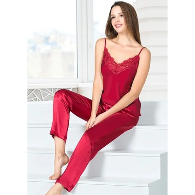 Сатенена пижама в червен цвят с дантела