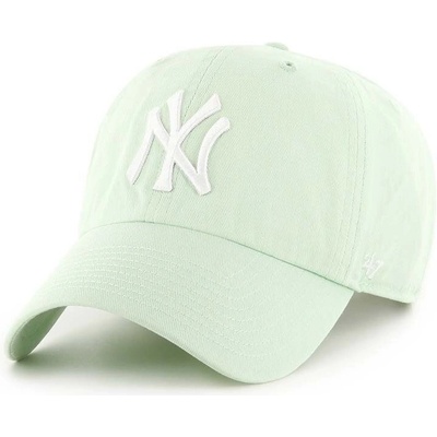 47 brand Памучна шапка с козирка 47 brand MLB New York Yankees в зелено с апликация B-NLRGW17GWS-B0 (B.NLRGW17GWS.B0)