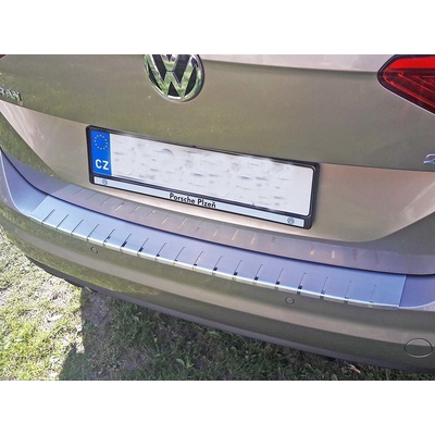 VW Touran II 15> kryt prahu pátých dveří