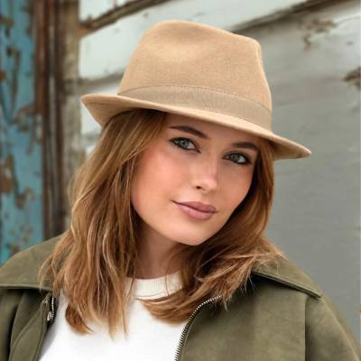 Krumlovanka klasický trilby klobouk vlněný béžový s béžovou stuhou plstěný P-970