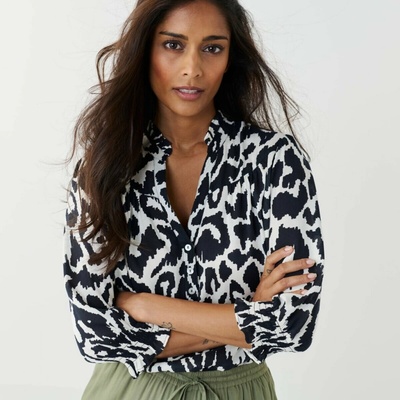 Halenka s výstřihem na knoflíčky a potiskem černá/béžová – Zboží Dáma