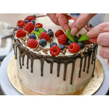 Remoska Kurz: Dokonalý dort Termín: Dárkový poukaz bez termínu (termín vybere obdarovaný) 3400,00 Kč