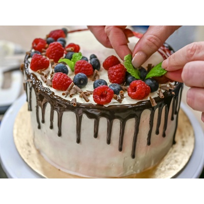 Remoska Kurz: Dokonalý dort Termín: Dárkový poukaz bez termínu (termín vybere obdarovaný) 3400,00 Kč