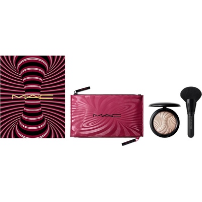 MAC Trick Of The Light Extra Dimension Skinfinish Kit Комплект MAC: текстилна чанта за гримове бордо + MAC четка за много лица 143S + Extra Dimension Skinfinish пудра за хайлайтър Magnetic Attraction 9 g