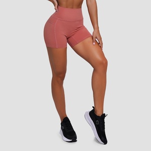 GymBeam Дамски къси панталони FIT Salmon L