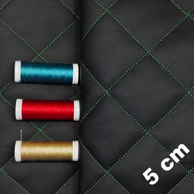 Ekokůže prošívaná 5×5 cm, černá, zelené nitě, metráž, šíře 145 cm