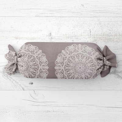 Biante Vankúš valec bonbon Sandra SA-547 Krémové mandaly na béžovosivom 15x100